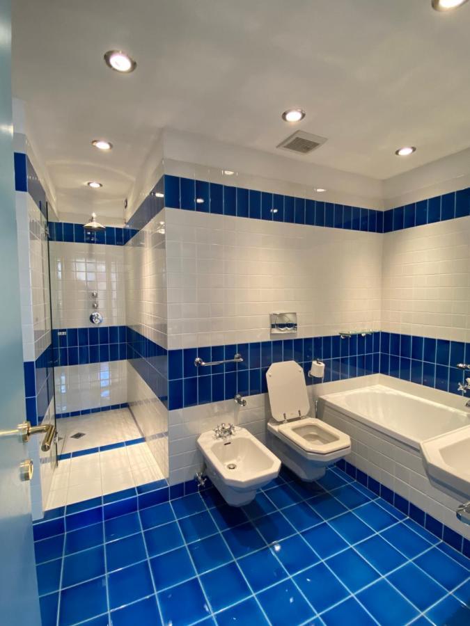 La Porta Azzurra - Casa Vacanze コモ エクステリア 写真