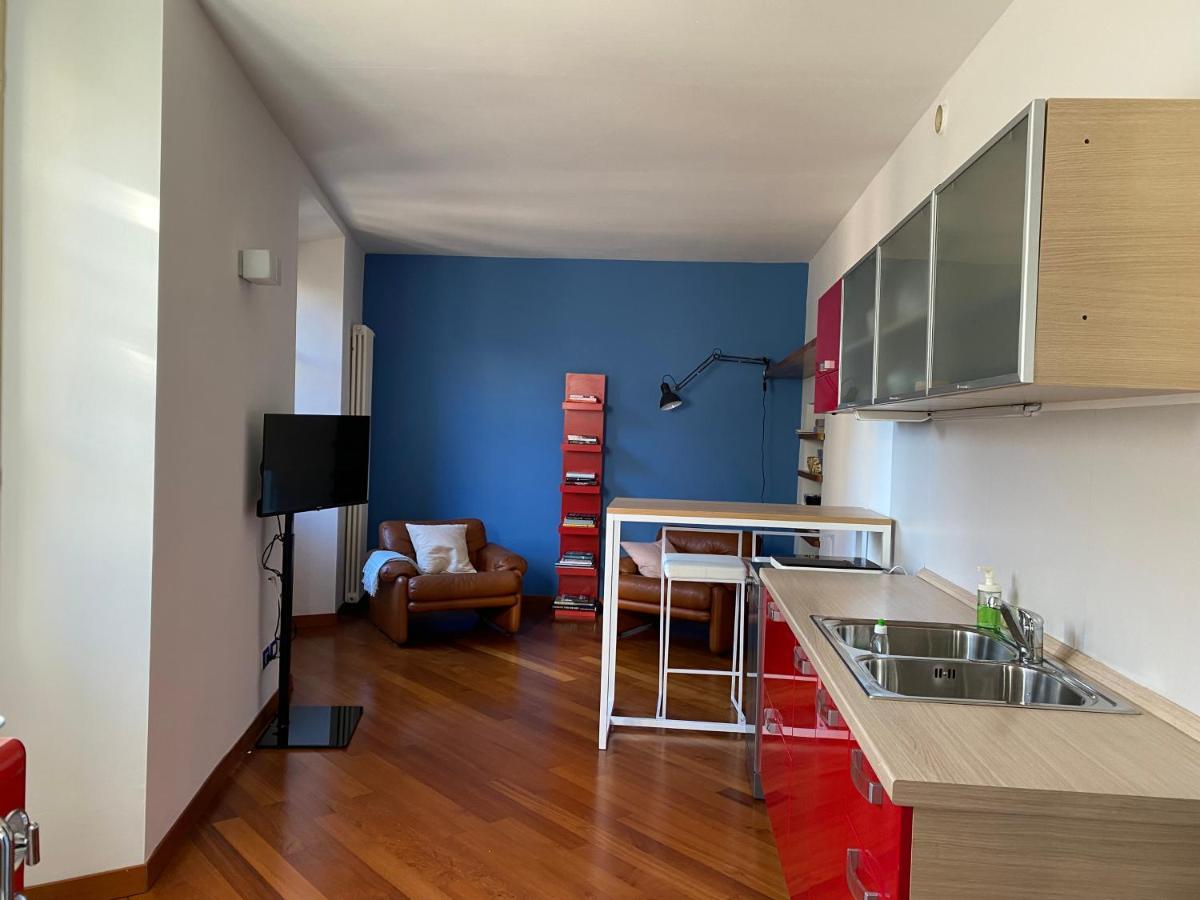La Porta Azzurra - Casa Vacanze コモ エクステリア 写真